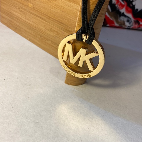 Michael Kors hanger - Picture 3 of 4